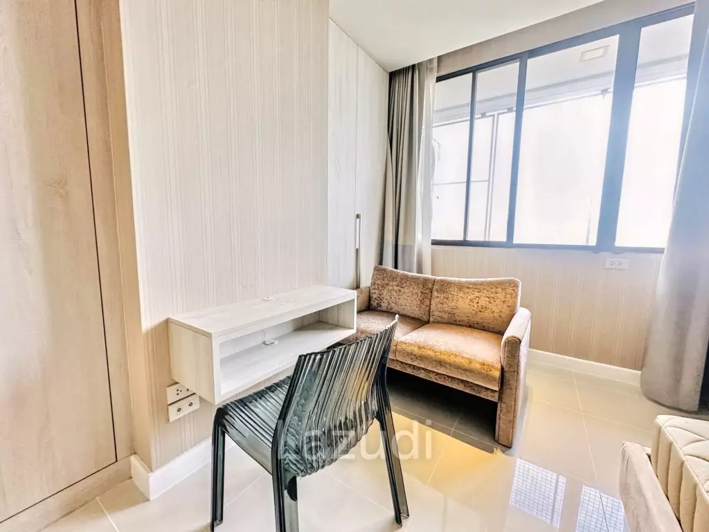 3 Beds 3 Baths 300 SQ.M Baan Yen Akard