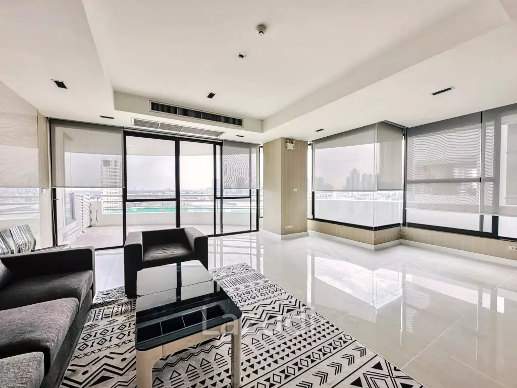 3 Beds 3 Baths 300 SQ.M Baan Yen Akard