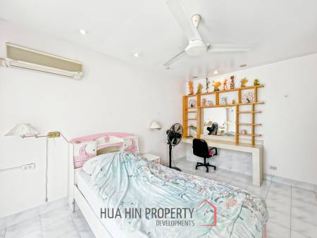 Modern 3 Bedroom Villa with Pool on 2 Rai of Land in Cha Am
