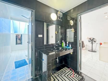 Modern 3 Bedroom Villa with Pool on 2 Rai of Land in Cha Am