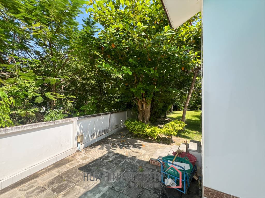 Modern 3 Bedroom Villa with Pool on 2 Rai of Land in Cha Am