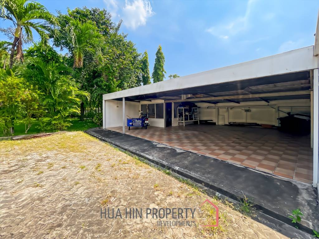 Modern 3 Bedroom Villa with Pool on 2 Rai of Land in Cha Am