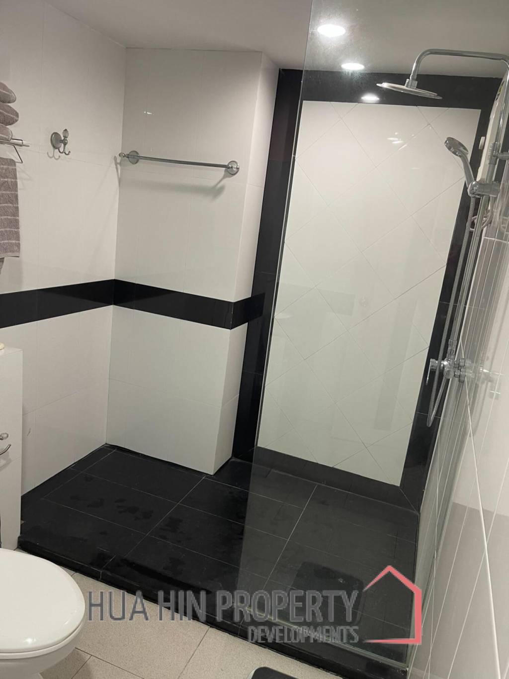 Spacious 2 Bedroom Condo in Cha Am with Ocean View