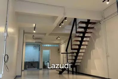 Home Office for Sale in Sukhumvit 16