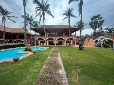BEACHFRONT 2 STOREY VILLA IN SAM ROI YOT : 5 bed luxury villa