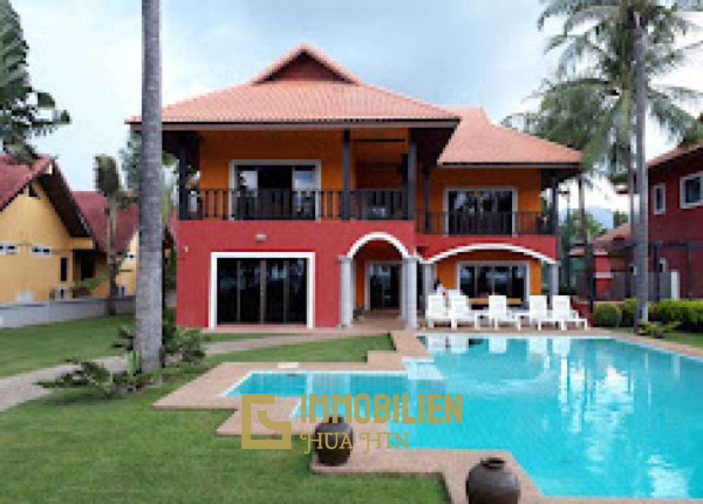 BEACHFRONT 2 STOREY VILLA IN SAM ROI YOT : 4 bed luxury villa