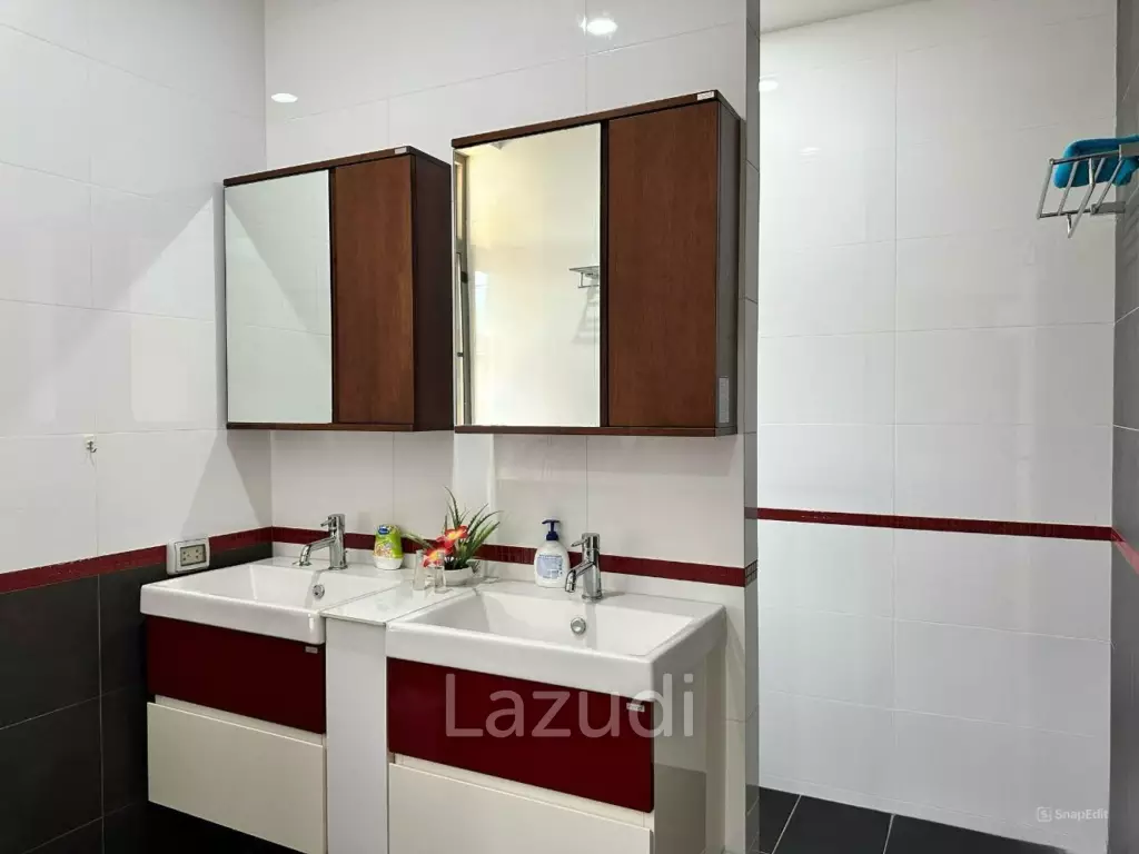 Luxurious 4-Bedroom Villa with Pool in Thep Krasatti