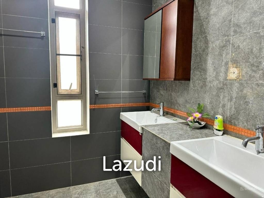 Luxurious 4-Bedroom Villa with Pool in Thep Krasatti