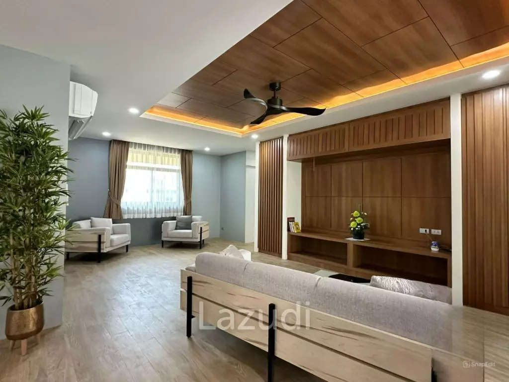 Luxurious 4-Bedroom Villa with Pool in Thep Krasatti