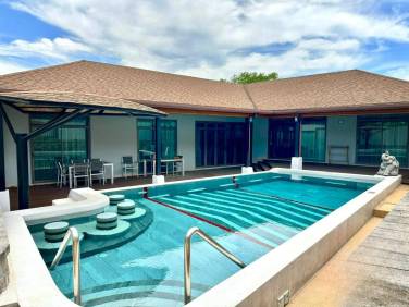 Luxurious 4-Bedroom Villa with Pool in Thep Krasatti