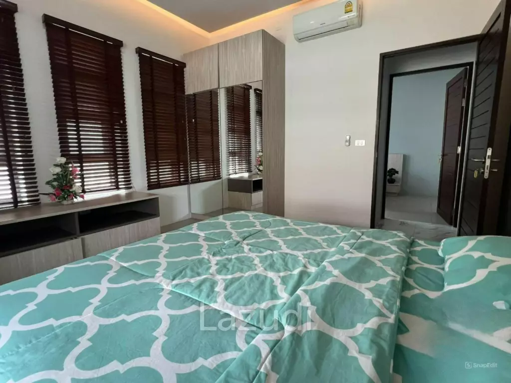 Luxurious 4-Bedroom Villa with Pool in Thep Krasatti