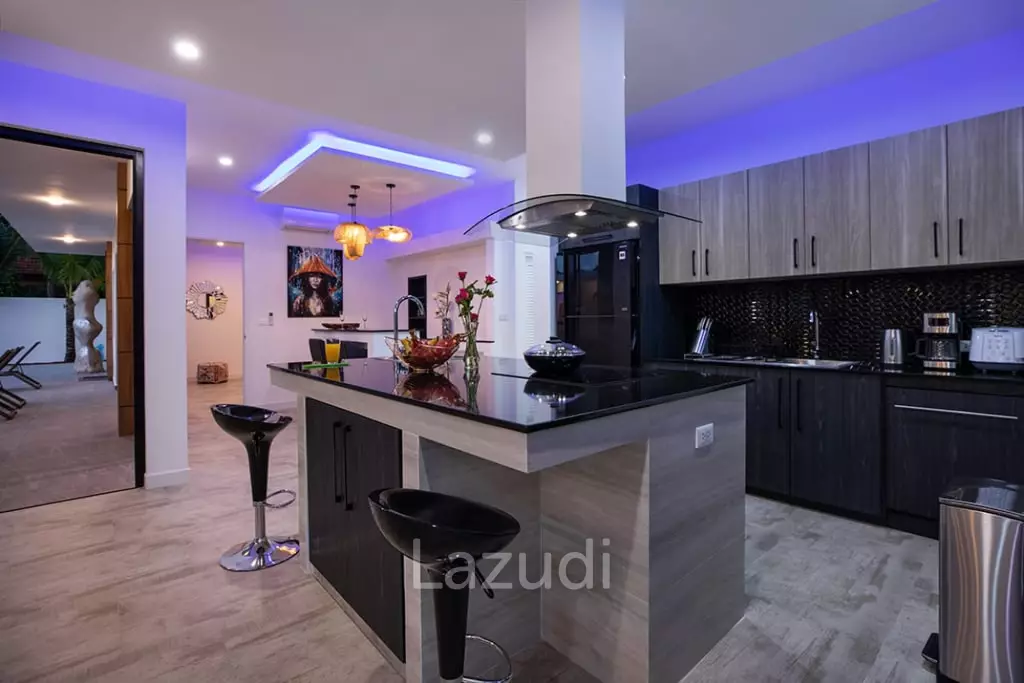Beautiful modern 5-bedroom villa for rent in Rawai.
