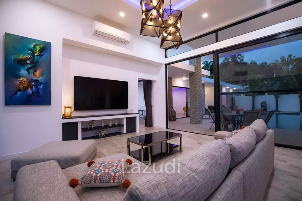 Beautiful modern 5-bedroom villa for rent in Rawai.