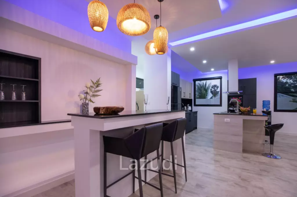Beautiful modern 5-bedroom villa for rent in Rawai.