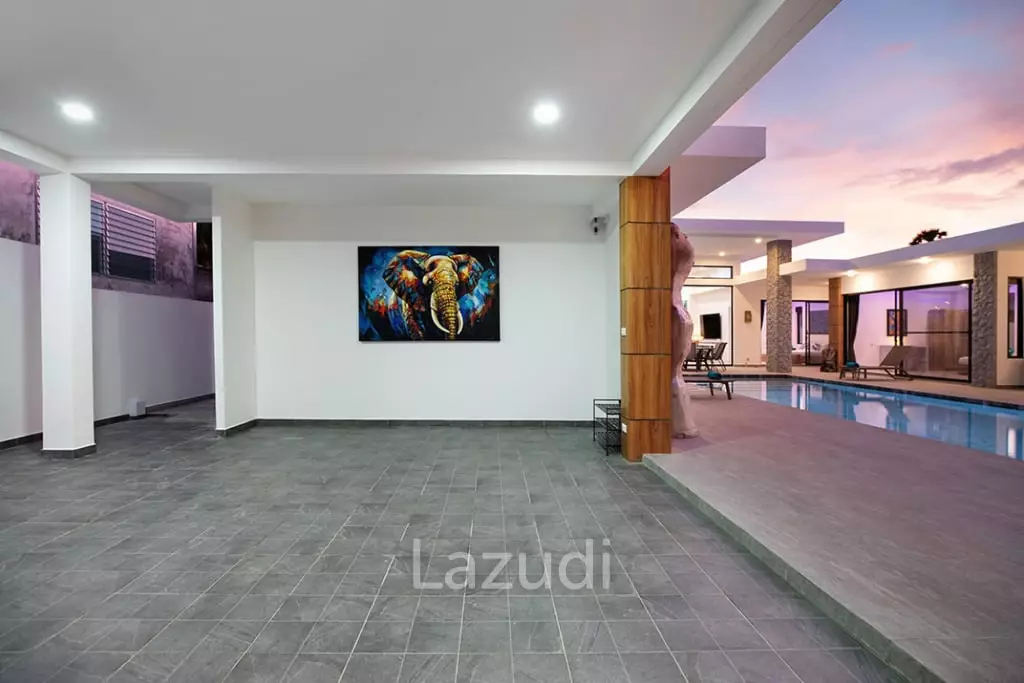 Beautiful modern 5-bedroom villa for rent in Rawai.