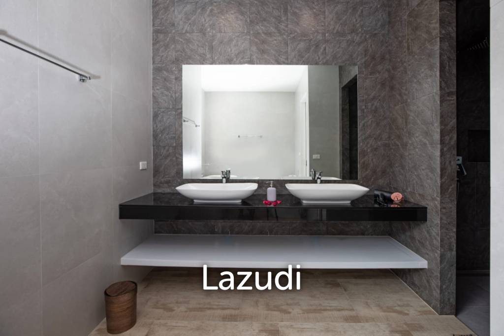 Beautiful modern 5-bedroom villa for rent in Rawai.
