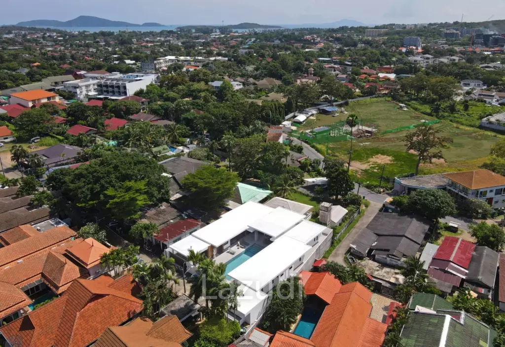Beautiful modern 5-bedroom villa for rent in Rawai.
