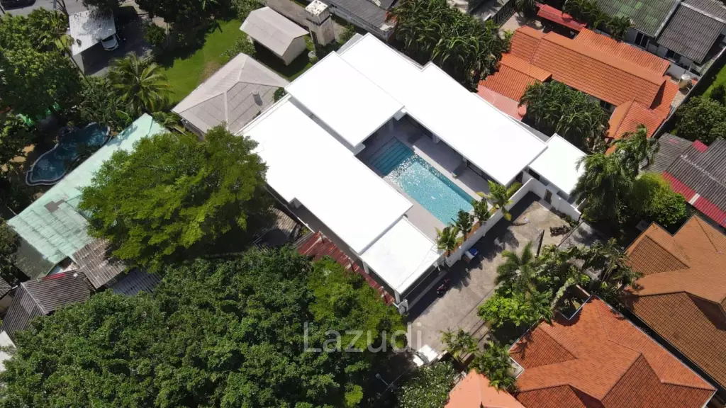 Beautiful modern 5-bedroom villa for rent in Rawai.