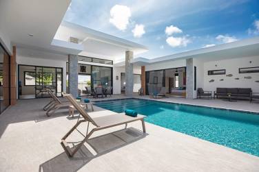 Beautiful modern 5-bedroom villa for rent in Rawai.