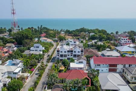 Exquisite Luxury Living: Spacious Villa in Naebkehad Village, in the Heart of Hua Hin City