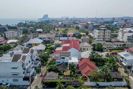 Exquisite Luxury Living: Spacious Villa in Naebkehad Village, in the Heart of Hua Hin City
