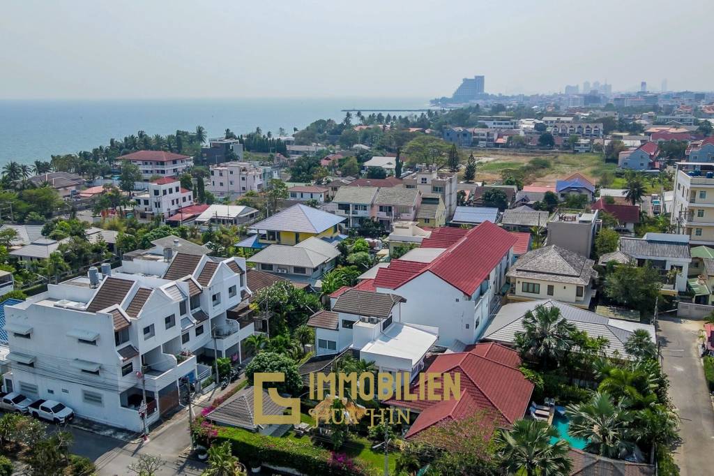 Exquisites Luxus-Wohnen: Großzügige Villa im Naebkehad Village, im Herzen von Hua Hin