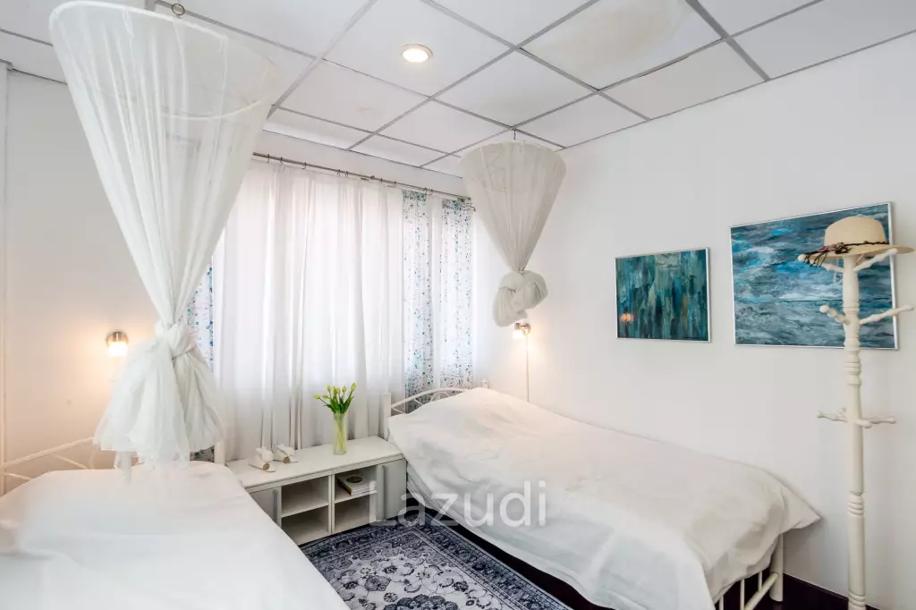 Exquisite Luxury Living: Spacious Villa in Naebkehad Village, in the Heart of Hua Hin City