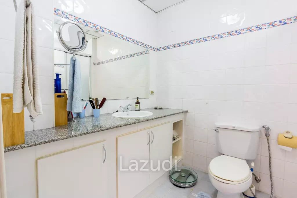 Exquisite Luxury Living: Spacious Villa in Naebkehad Village, in the Heart of Hua Hin City