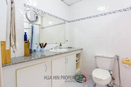 Exquisite Luxury Living: Spacious Villa in Naebkehad Village, in the Heart of Hua Hin City