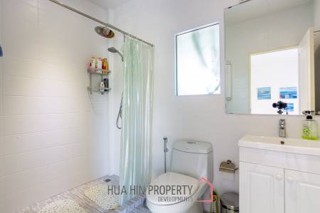 Exquisite Luxury Living: Spacious Villa in Naebkehad Village, in the Heart of Hua Hin City