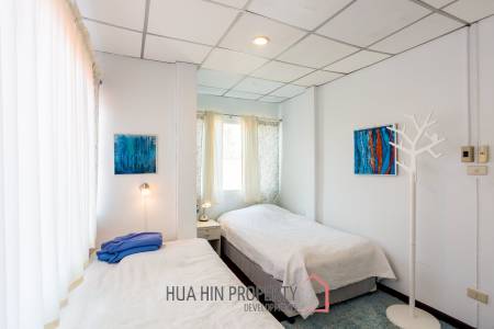 Exquisite Luxury Living: Spacious Villa in Naebkehad Village, in the Heart of Hua Hin City