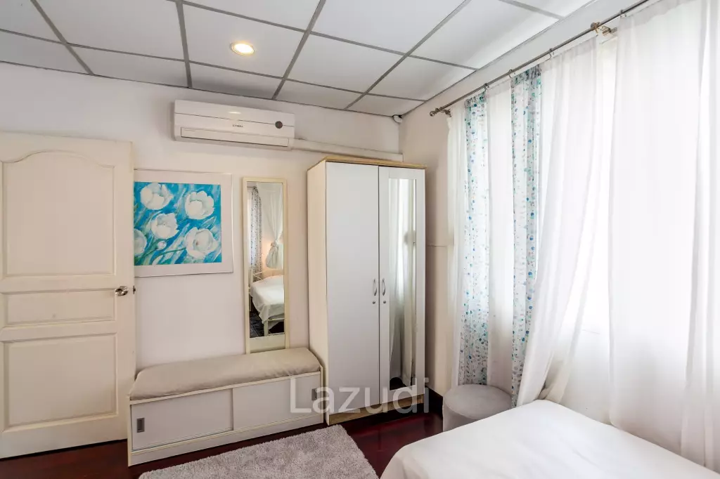 Exquisite Luxury Living: Spacious Villa in Naebkehad Village, in the Heart of Hua Hin City