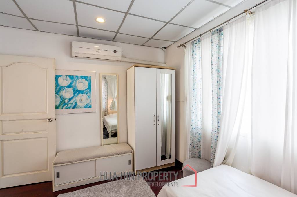 Exquisite Luxury Living: Spacious Villa in Naebkehad Village, in the Heart of Hua Hin City
