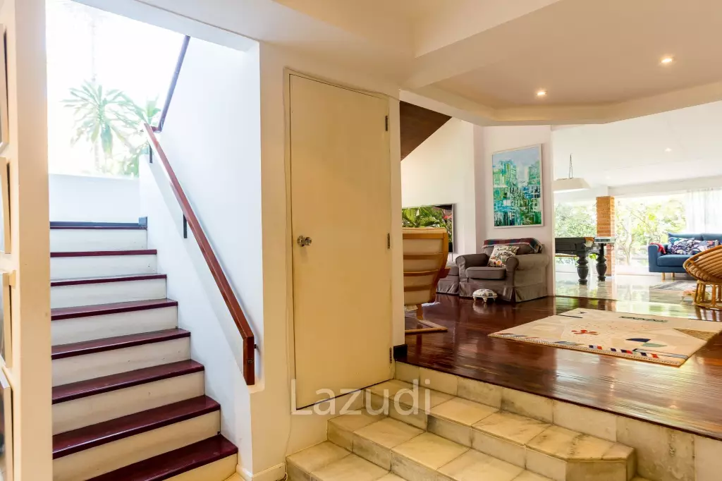 Exquisite Luxury Living: Spacious Villa in Naebkehad Village, in the Heart of Hua Hin City