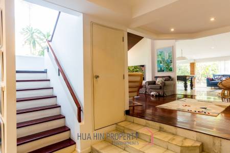 Exquisite Luxury Living: Spacious Villa in Naebkehad Village, in the Heart of Hua Hin City