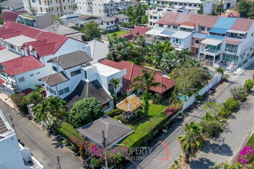 Exquisite Luxury Living: Spacious Villa in Naebkehad Village, in the Heart of Hua Hin City