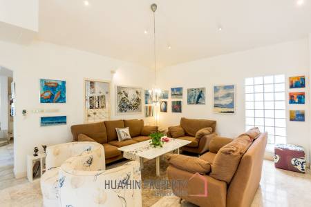 Exquisite Luxury Living: Spacious Villa in Naebkehad Village, in the Heart of Hua Hin City