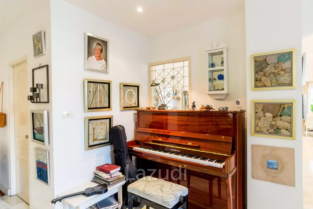 Exquisite Luxury Living: Spacious Villa in Naebkehad Village, in the Heart of Hua Hin City
