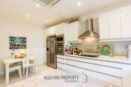 Exquisite Luxury Living: Spacious Villa in Naebkehad Village, in the Heart of Hua Hin City