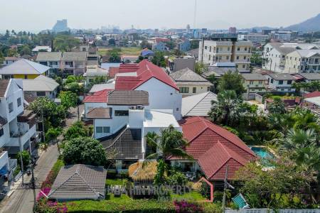 Exquisite Luxury Living: Spacious Villa in Naebkehad Village, in the Heart of Hua Hin City