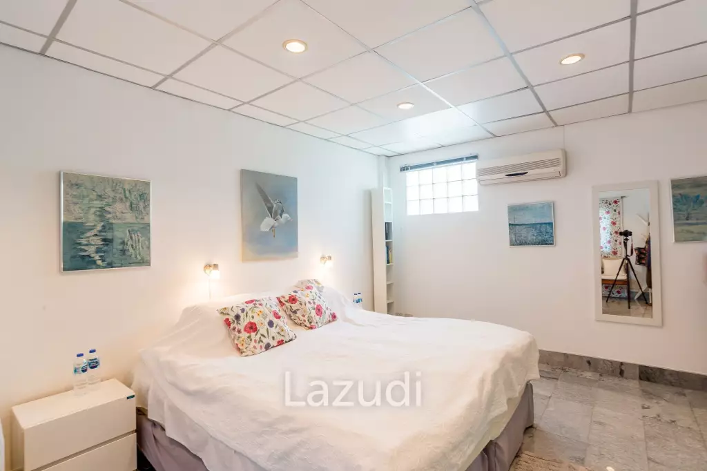 Exquisite Luxury Living: Spacious Villa in Naebkehad Village, in the Heart of Hua Hin City