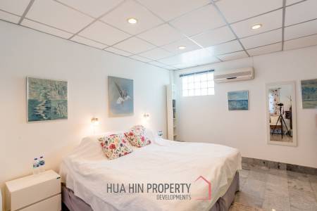 Exquisite Luxury Living: Spacious Villa in Naebkehad Village, in the Heart of Hua Hin City