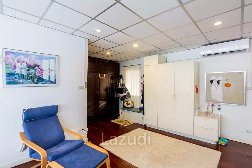 Exquisite Luxury Living: Spacious Villa in Naebkehad Village, in the Heart of Hua Hin City