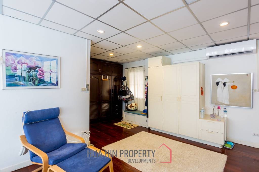 Exquisite Luxury Living: Spacious Villa in Naebkehad Village, in the Heart of Hua Hin City