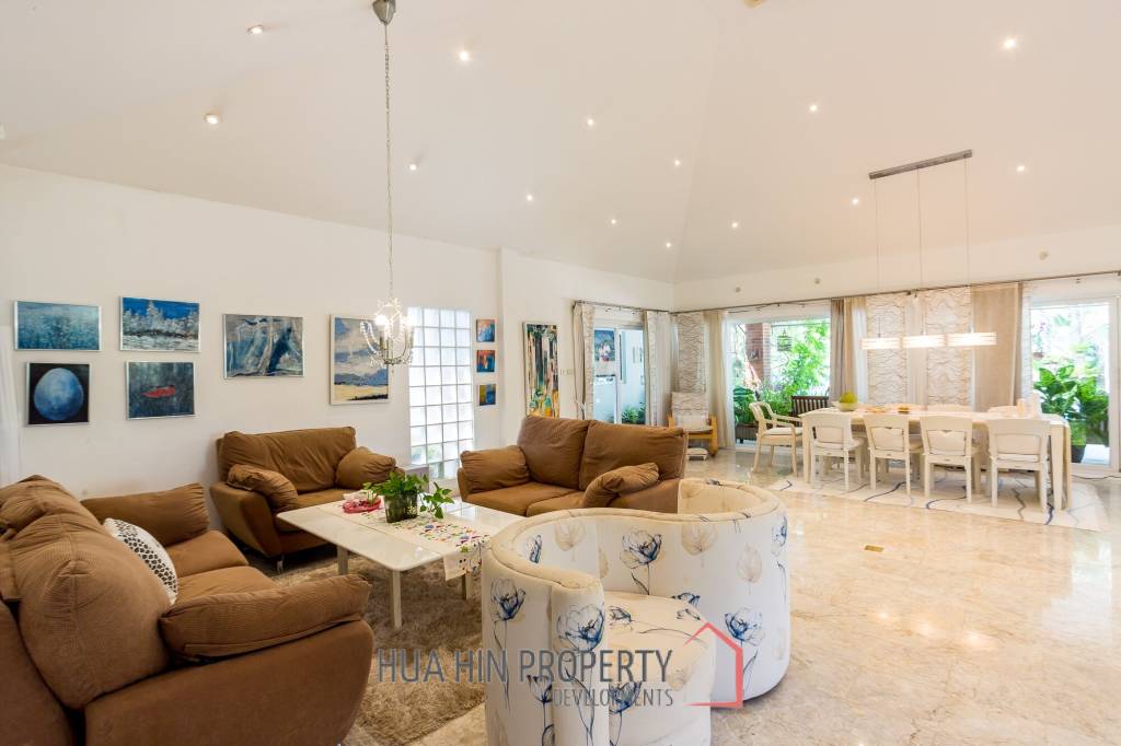 Exquisite Luxury Living: Spacious Villa in Naebkehad Village, in the Heart of Hua Hin City