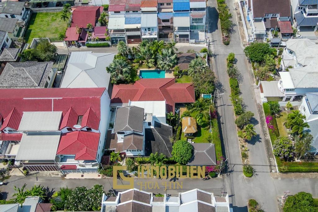 Exquisites Luxus-Wohnen: Großzügige Villa im Naebkehad Village, im Herzen von Hua Hin