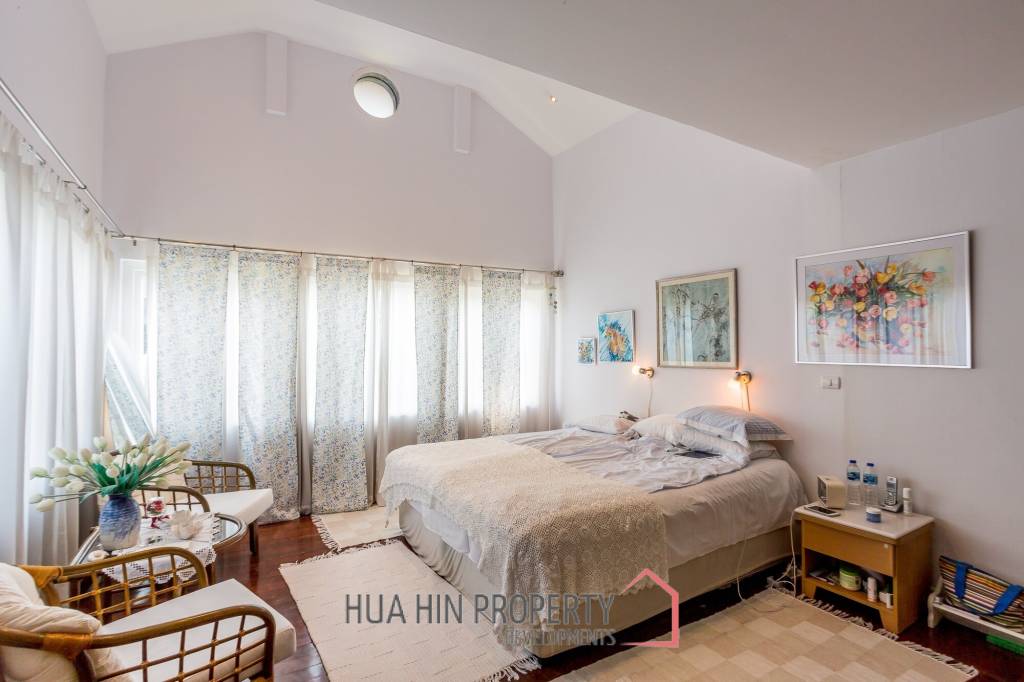 Exquisite Luxury Living: Spacious Villa in Naebkehad Village, in the Heart of Hua Hin City