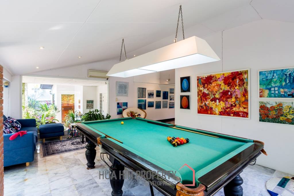 Exquisite Luxury Living: Spacious Villa in Naebkehad Village, in the Heart of Hua Hin City