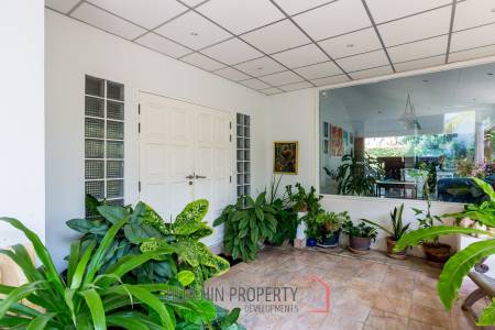 Exquisite Luxury Living: Spacious Villa in Naebkehad Village, in the Heart of Hua Hin City