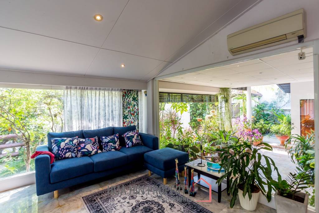 Exquisite Luxury Living: Spacious Villa in Naebkehad Village, in the Heart of Hua Hin City